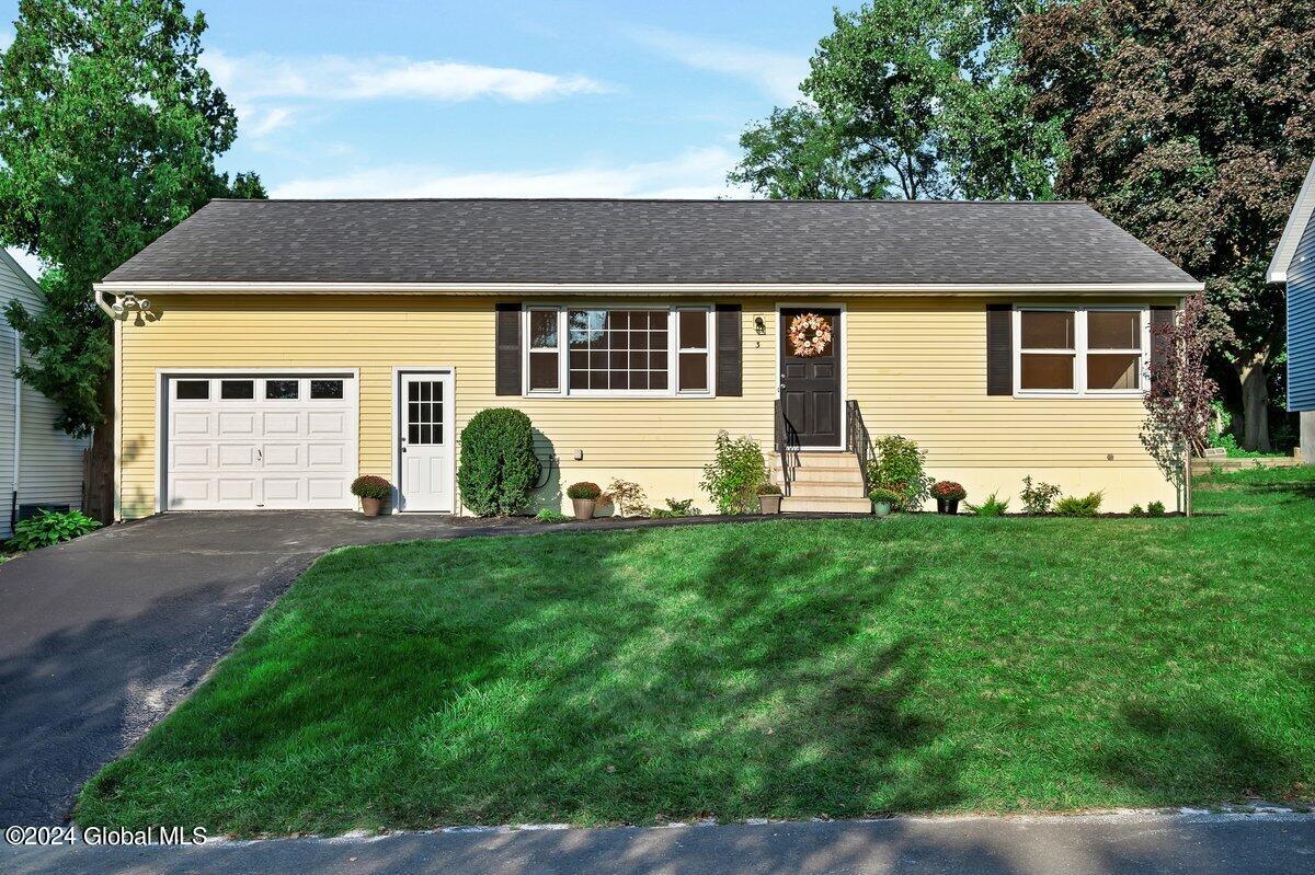 Daniel St, Rensselaer, NY 12144