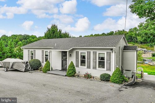 590 Wynonah Dr, AUBURN, PA, 17922-9578 | Card Image
