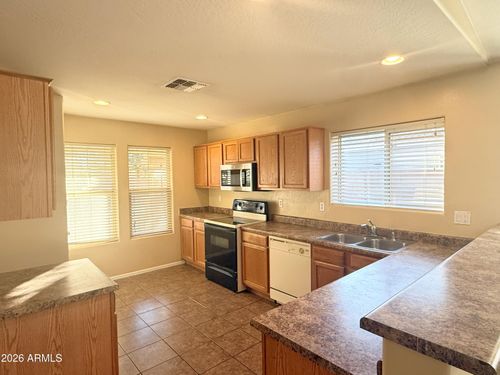 3426 S 72nd Ln, Phoenix, AZ, 85043-7827 | Card Image