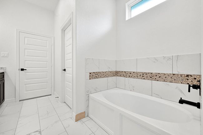 525 Little Spring Ct, House other with 4 bedrooms, 3 bathrooms and 2 parking in Anahuac TX | Image 23