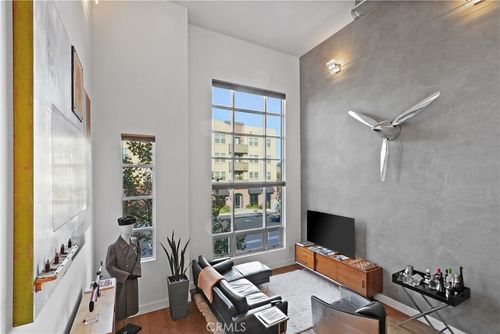 706 N Santiago St, Santa Ana, CA, 92701-3942 | Card Image