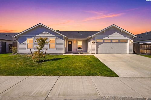 832 W 29th Pl, Kennewick, WA, 99337 | Card Image