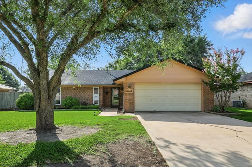 16 Christi Ln, Krum, TX, 76249-5327 | Card Image
