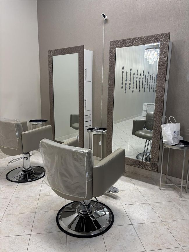 Beauty Salon | Image 54