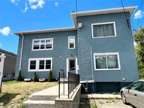 686 Montreal St, Kingston, ON, K7K3J4 | Card Image