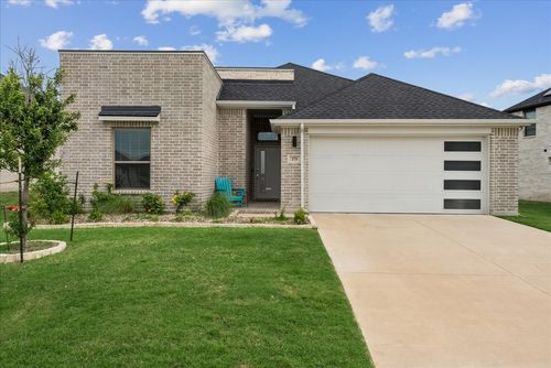 175 Arrow Wood Rd, Waxahachie, TX, 75165-1950 | Card Image