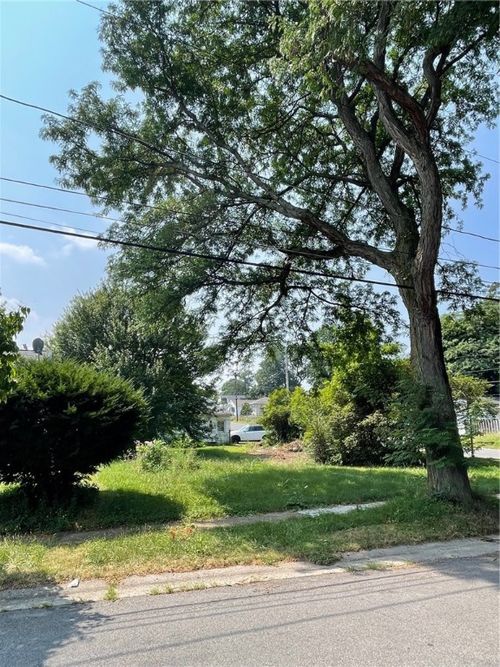 147 Perinton St, Rochester, NY, 14615-3141 | Card Image