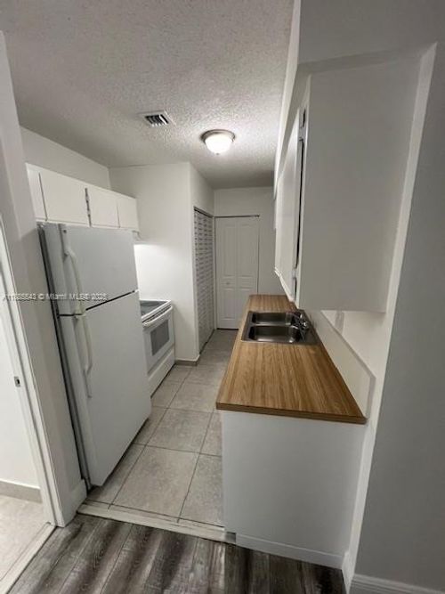 apt-l-18336 Nw 68th Ave, Hialeah, FL, 33015-3430 | Card Image
