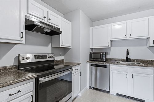 108-200 Manville Hill Rd, Cumberland, RI, 02864-2376 | Card Image