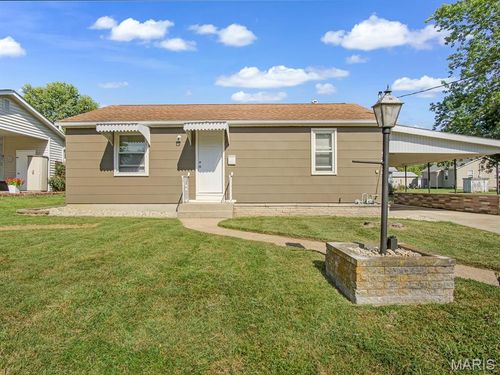 902 Stiening St, Waterloo, IL, 62298-1460 | Card Image