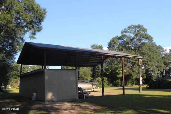 6562 Messer Rd, House other with 3 bedrooms, 2 bathrooms and null parking in Grand Ridge FL | Image 17