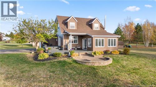 8 Sunset St, Grand Barachois, NB, E4P8N8 | Card Image
