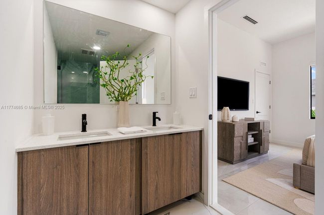 3 - 362 Nw 13 Ct, Townhouse with 4 bedrooms, 3 bathrooms and null parking in Florida City FL | Image 9