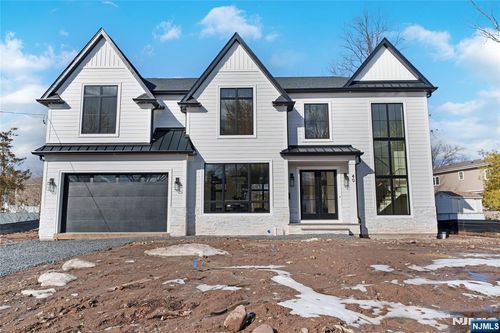 40 Godfrey Ter, Glen Rock, NJ, 07452-3527 | Card Image