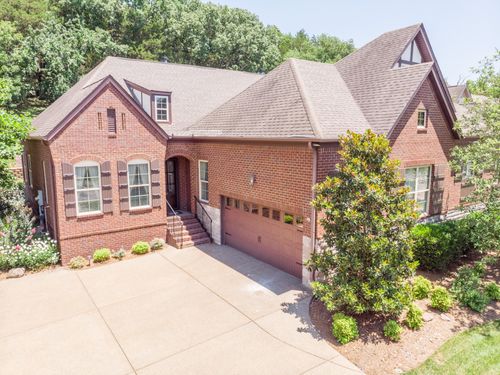 129 Tara Ln, Goodlettsville, TN, 37072-8427 | Card Image