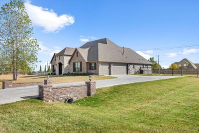 6604 E 86th Place, House other with 4 bedrooms, 2 bathrooms and null parking in Owasso OK | Image 3