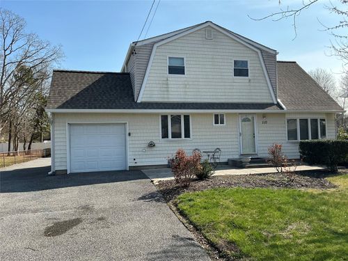 110 Peach St, Brentwood, NY, 11717-7811 | Card Image