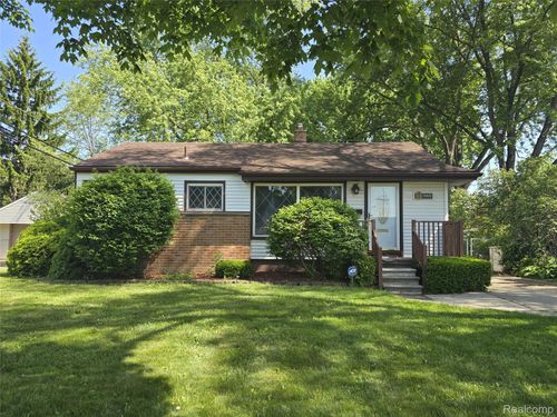 31422 Hazelwood St, Westland, MI, 48186-4929 | Card Image