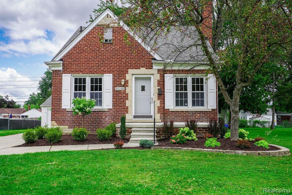 Huntington Ave, Harper Woods, MI 48225