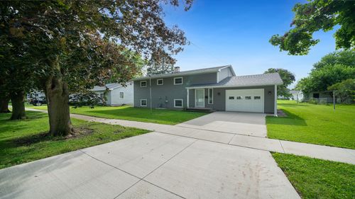 902 S 3rd St, Oregon, IL, 61061-2317 | Card Image