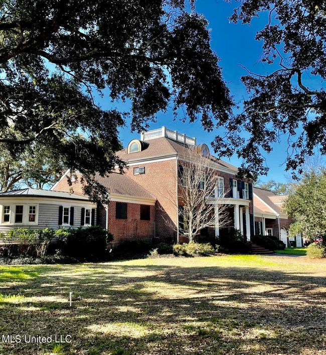 6 Br 4.5 Ba Brick | Image 39