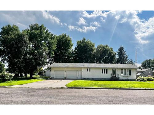 690 10th St, Granite Falls, MN, 56241-1110 | Card Image