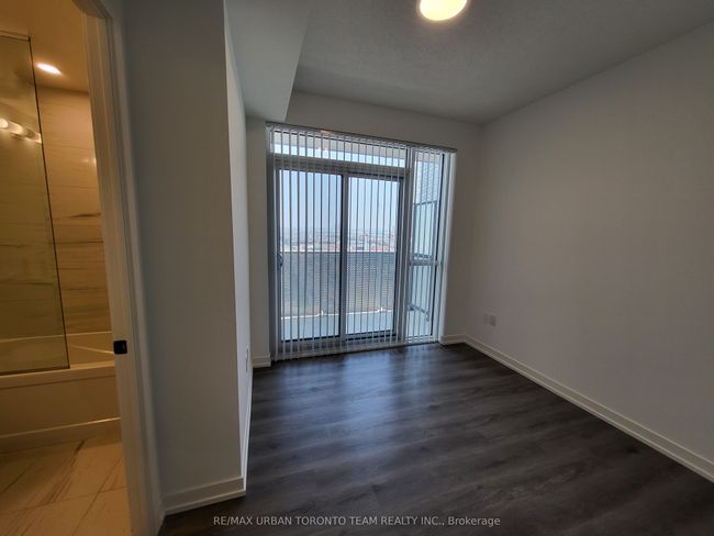 1603 - 28 Interchange Way, Condo with 2 bedrooms, 2 bathrooms and 1 parking in Concord ON | Image 7