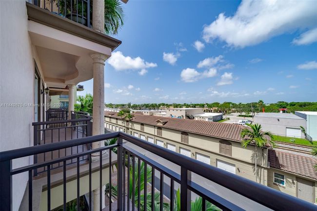 APT-305 - 2633 Ne 14 Th Ave, Condo with 2 bedrooms, 2 bathrooms and null parking in Wilton Manors FL | Image 17