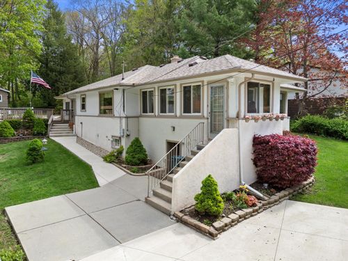 408 Valley Rd, Twin Lakes, WI, 53181-9159 | Card Image