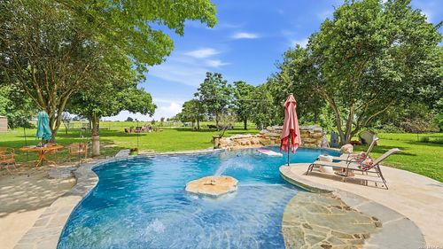 108 Woodlake Dr, McQueeney, TX, 78123-3211 | Card Image