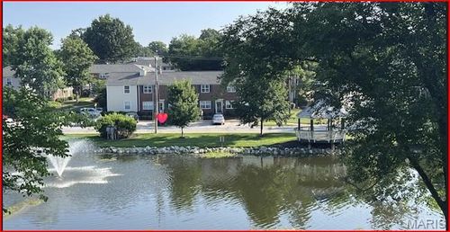 8907 Wrenwood Ln, Brentwood, MO, 63144-1704 | Card Image
