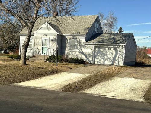 104 E Lake St, Parkers Prairie, MN, 56361-4511 | Card Image