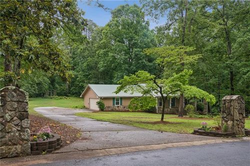 845 Wagon Wheel Cir, Fayetteville, GA, 30214-9622 | Card Image