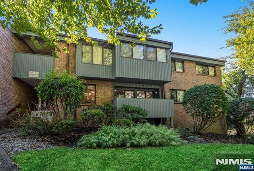 141 Indian Hollow Ct, Mahwah, NJ, 07430-2274 | Card Image