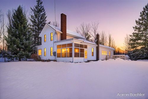 9153 Lawrence Rd, Nashville, MI, 49073-9554 | Card Image