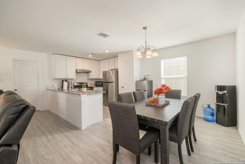 10227 Mesa Medina, San Antonio, TX, 78252-4518 | Card Image