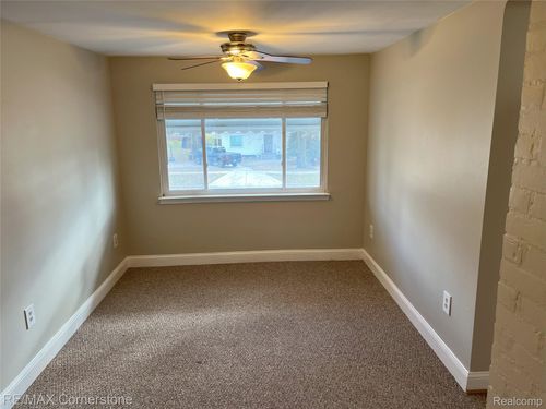 32380 Maplewood St, Garden City, MI, 48135-1784 | Card Image