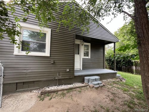 2504 Bannister St, Westland, MI, 48186-4652 | Card Image