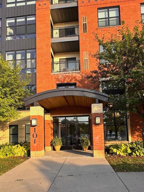 unit-402-101 Saint Olaf Ave, Northfield, MN, 55057-5013 | Card Image
