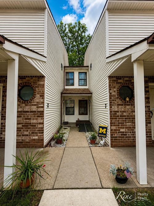 35845 Castlewood Ct, Westland, MI, 48185-6699 | Card Image