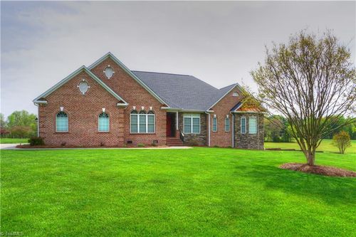 124 Will Taylor Ln, Winston Salem, NC, 27107-7492 | Card Image