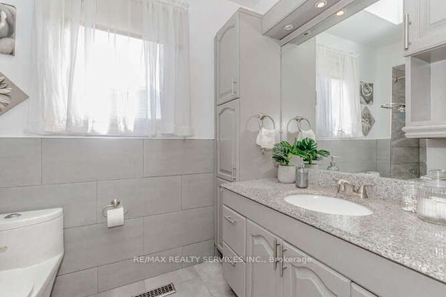 32 Simmons Blvd, House other with 3 bedrooms, 2 bathrooms and 4 parking in Brampton ON | Image 29