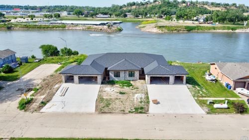 423 W 3rd St, South Sioux City, NE, 68776-1661 | Card Image