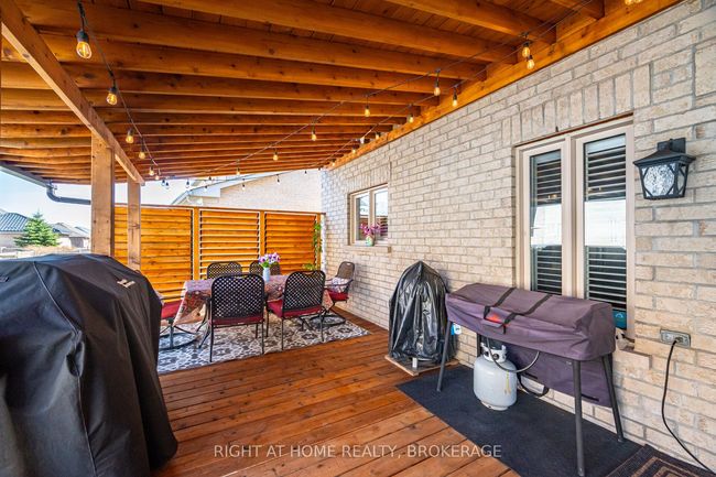 105 Royal Dr West, House other with 6 bedrooms, 5 bathrooms and 4 parking in Brampton ON | Image 44