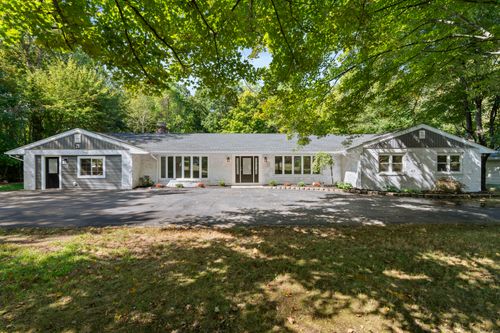 21 Featherbed Ln, Branford, CT, 06405-6114 | Card Image