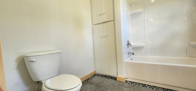 Bathroom | Image 17
