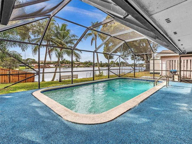 8910 Nw 7 Th Ct, House other with 3 bedrooms, 2 bathrooms and null parking in Pembroke Pines FL | Image 24