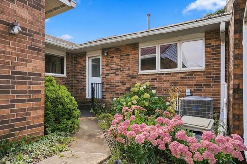 2020 Minnetonka Dr, Cedar Falls, IA, 50613-1700 | Card Image