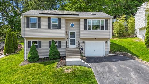 15 Lawnacre Dr, North Providence, RI, 02911-1535 | Card Image