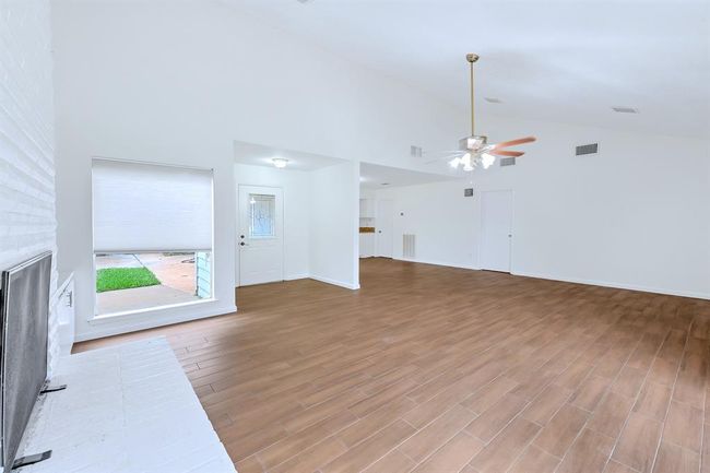 20031 Sunny Shores Dr, House other with 3 bedrooms, 2 bathrooms and 3 parking in Humble TX | Image 6